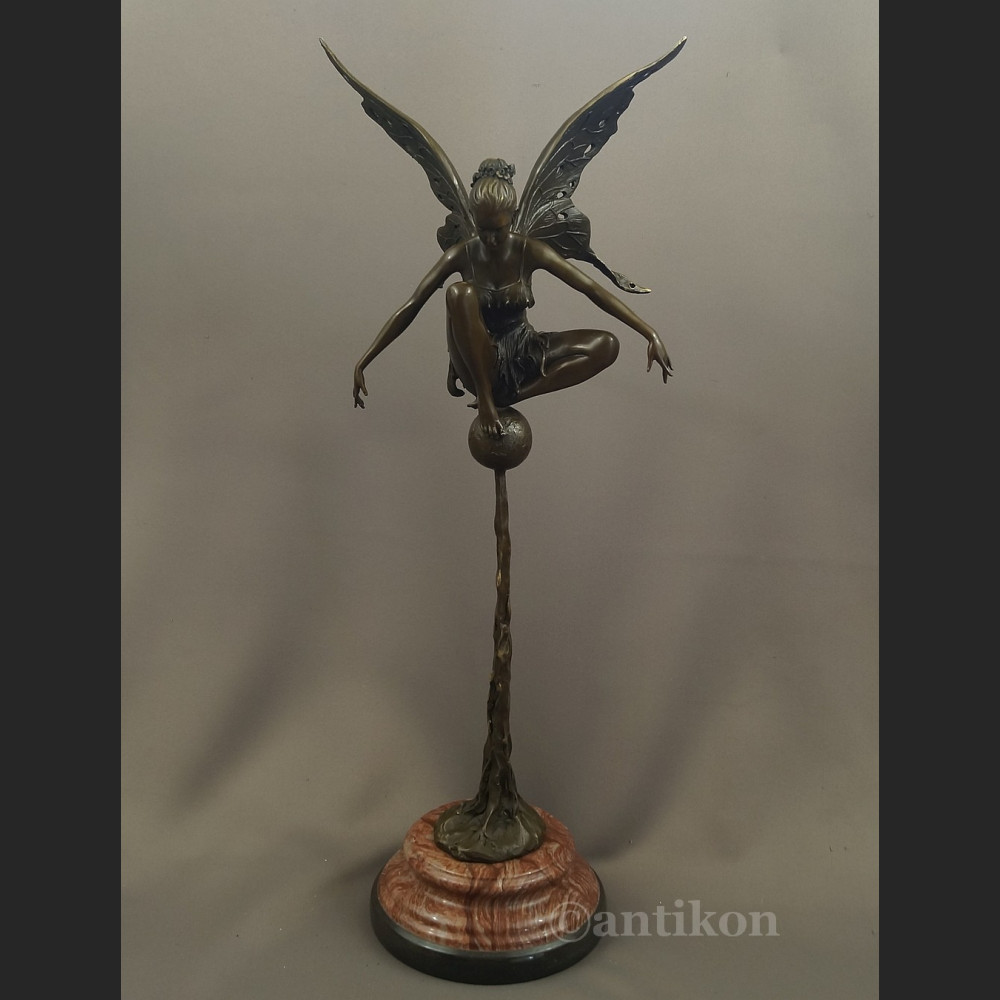 Rzeźba z brązu duża kobieta Motyl Dojrzewanie  Rzeźba z brązu duża kobieta Motyl Dojrzewanie