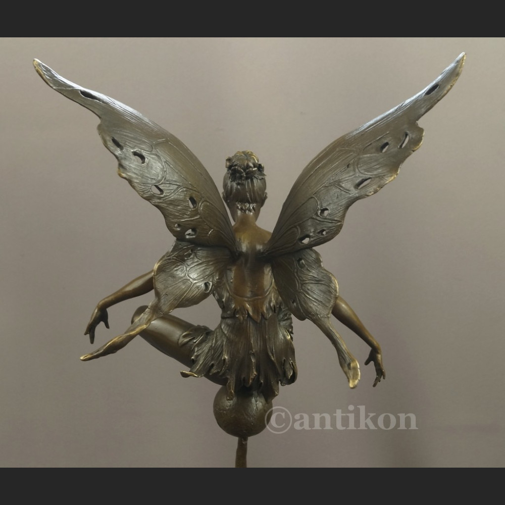 Rzeźba z brązu duża kobieta Motyl Dojrzewanie  Rzeźba z brązu duża kobieta Motyl Dojrzewanie