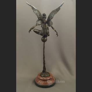 Rzeźba z brązu duża kobieta Motyl Dojrzewanie  Rzeźba z brązu duża kobieta Motyl Dojrzewanie