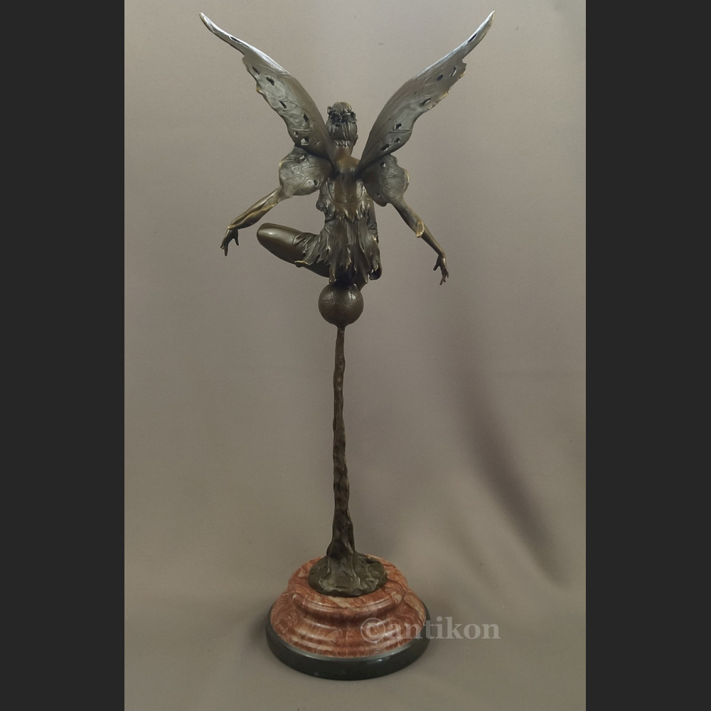 Rzeźba z brązu duża kobieta Motyl Dojrzewanie  Rzeźba z brązu duża kobieta Motyl Dojrzewanie