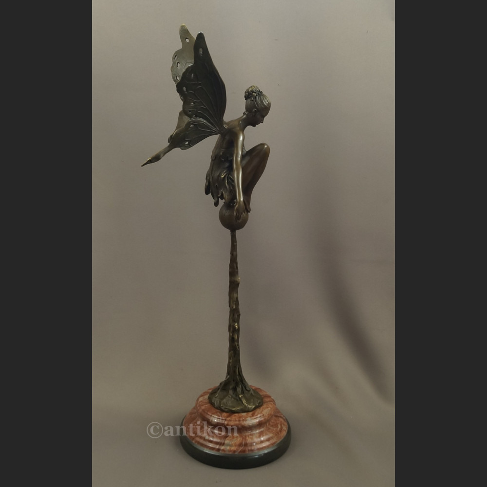 Rzeźba z brązu duża kobieta Motyl Dojrzewanie  Rzeźba z brązu duża kobieta Motyl Dojrzewanie