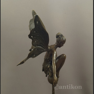 Rzeźba z brązu duża kobieta Motyl Dojrzewanie  Rzeźba z brązu duża kobieta Motyl Dojrzewanie