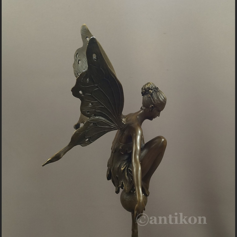 Rzeźba z brązu duża kobieta Motyl Dojrzewanie  Rzeźba z brązu duża kobieta Motyl Dojrzewanie