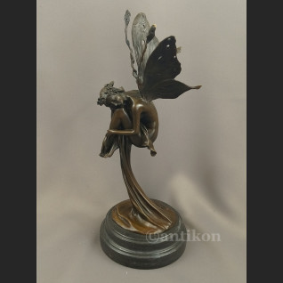 Figurka z brązu kobieta jak Motyl Dojrzewanie Figurka z brązu kobieta jak Motyl Dojrzewanie