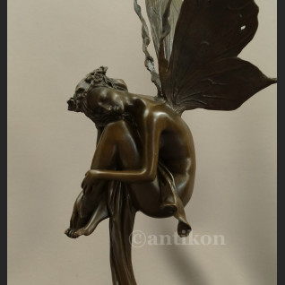 Figurka z brązu kobieta jak Motyl Dojrzewanie Figurka z brązu kobieta jak Motyl Dojrzewanie