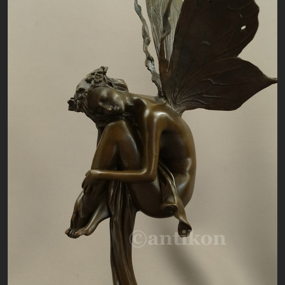 Figurka z brązu kobieta jak Motyl Dojrzewanie Figurka z brązu kobieta jak Motyl Dojrzewanie