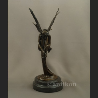 Figurka z brązu kobieta jak Motyl Dojrzewanie Figurka z brązu kobieta jak Motyl Dojrzewanie