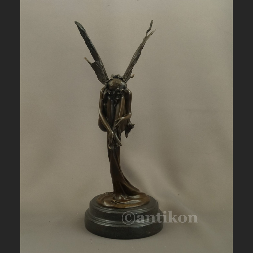 Figurka z brązu kobieta jak Motyl Dojrzewanie Figurka z brązu kobieta jak Motyl Dojrzewanie