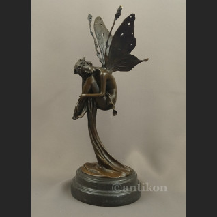 Figurka z brązu kobieta jak Motyl Dojrzewanie Figurka z brązu kobieta jak Motyl Dojrzewanie