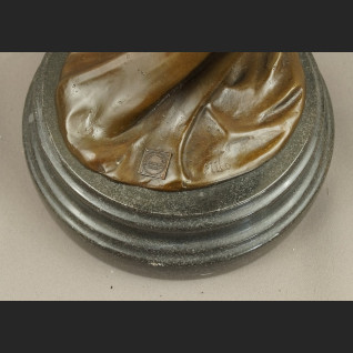 Figurka z brązu kobieta jak Motyl Dojrzewanie Figurka z brązu kobieta jak Motyl Dojrzewanie