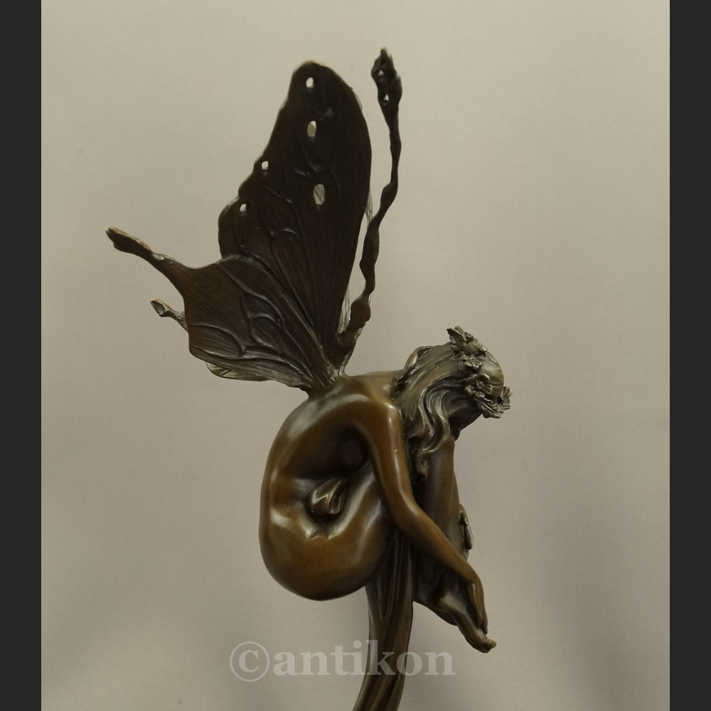 Figurka z brązu kobieta jak Motyl Dojrzewanie Figurka z brązu kobieta jak Motyl Dojrzewanie