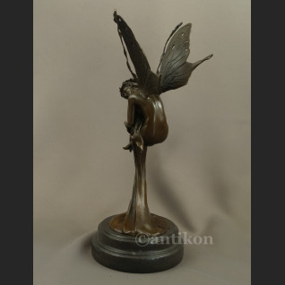 Figurka z brązu kobieta jak Motyl Dojrzewanie Figurka z brązu kobieta jak Motyl Dojrzewanie