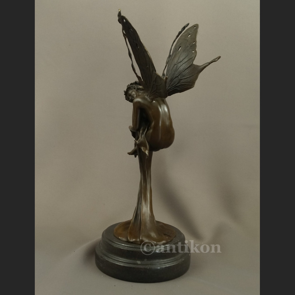 Figurka z brązu kobieta jak Motyl Dojrzewanie Figurka z brązu kobieta jak Motyl Dojrzewanie