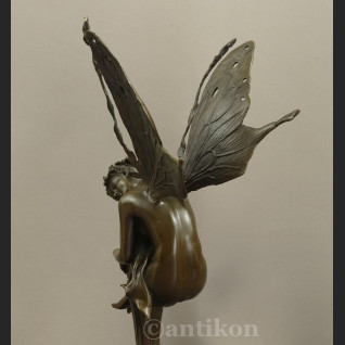 Figurka z brązu kobieta jak Motyl Dojrzewanie Figurka z brązu kobieta jak Motyl Dojrzewanie