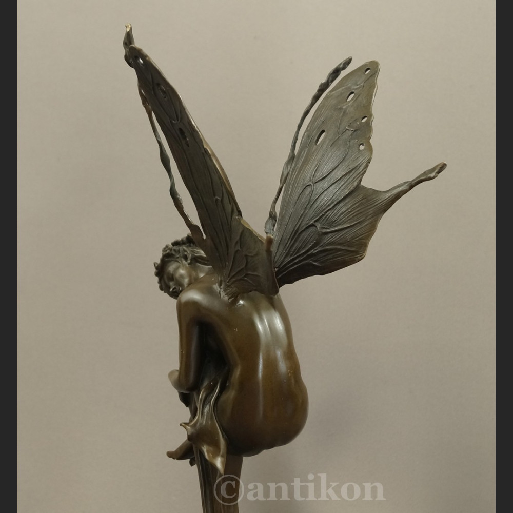 Figurka z brązu kobieta jak Motyl Dojrzewanie Figurka z brązu kobieta jak Motyl Dojrzewanie