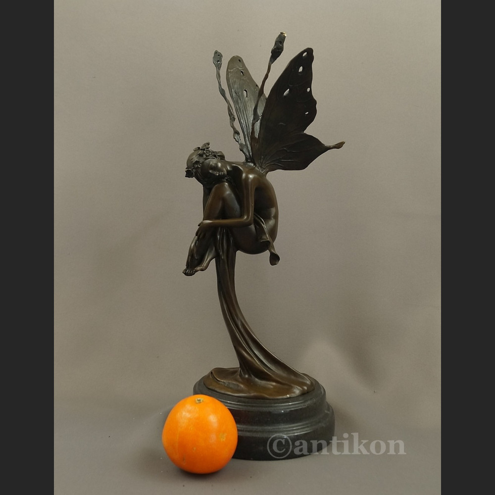 Figurka z brązu kobieta jak Motyl Dojrzewanie Figurka z brązu kobieta jak Motyl Dojrzewanie