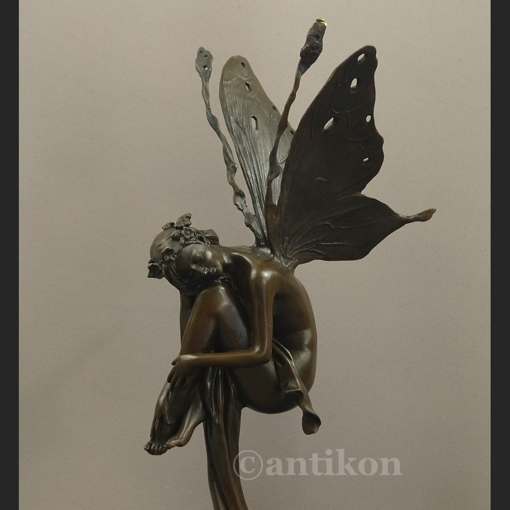 Figurka z brązu  kobieta jak Motyl Dojrzewanie