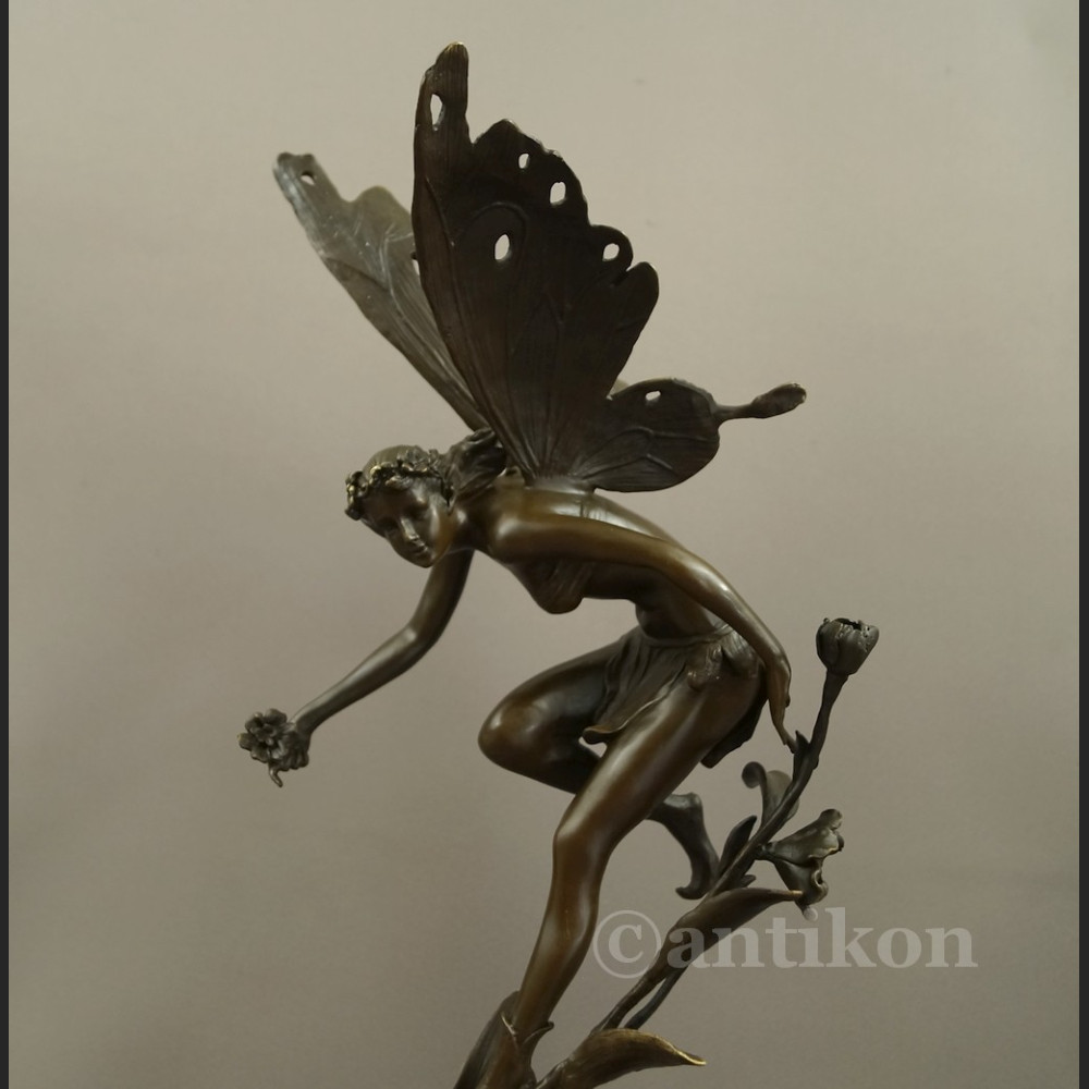 Rzeźba z brązu prześliczny elf pokaźna figura Rzeźba z brązu prześliczny elf pokaźna figura