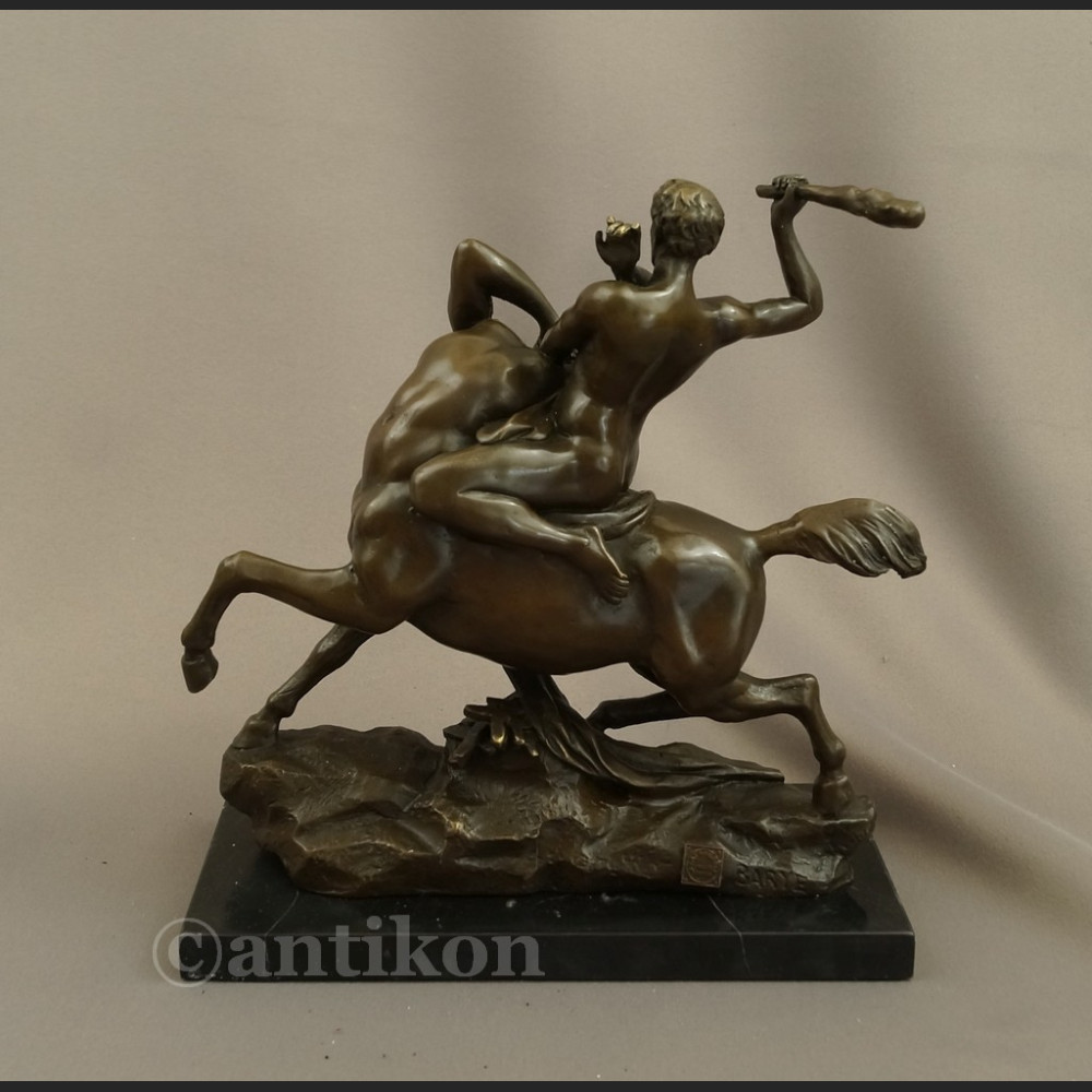 Herkules walczący z centaurem figura z brązu Herkules walczący z centaurem figura z brązu