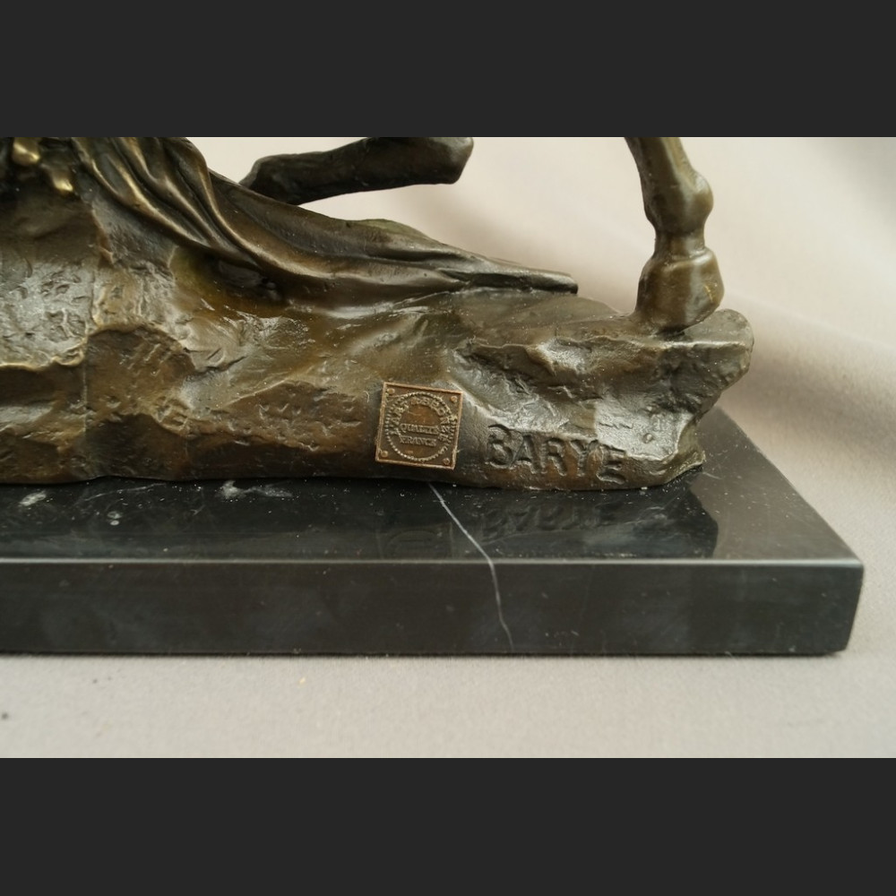 Herkules walczący z centaurem figura z brązu Herkules walczący z centaurem figura z brązu