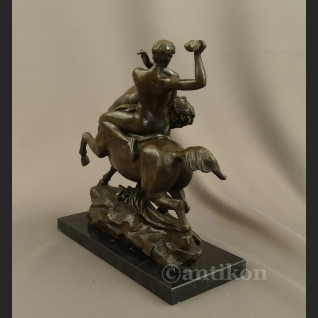 Herkules walczący z centaurem figura z brązu Herkules walczący z centaurem figura z brązu