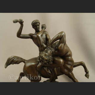 Herkules walczący z centaurem figura z brązu Herkules walczący z centaurem figura z brązu