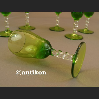 Kieliszki secesyjne zielone zestaw do likieru 