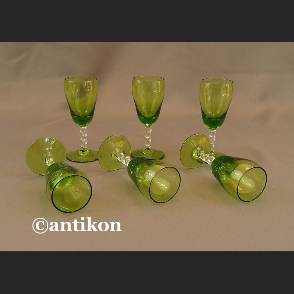 Kieliszki secesyjne zielone zestaw do likieru 