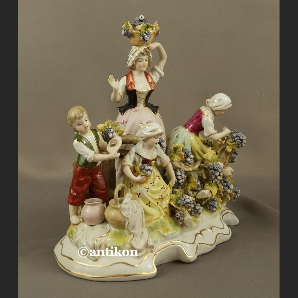 Porcelanowa figurka Winobranie grupa figuralna