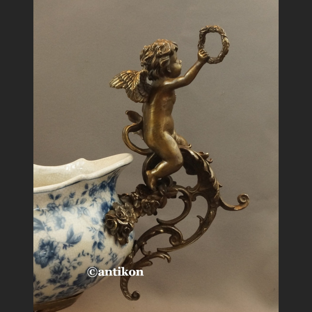 Patera porcelanowa wzór kobaltowy okuta brązem 