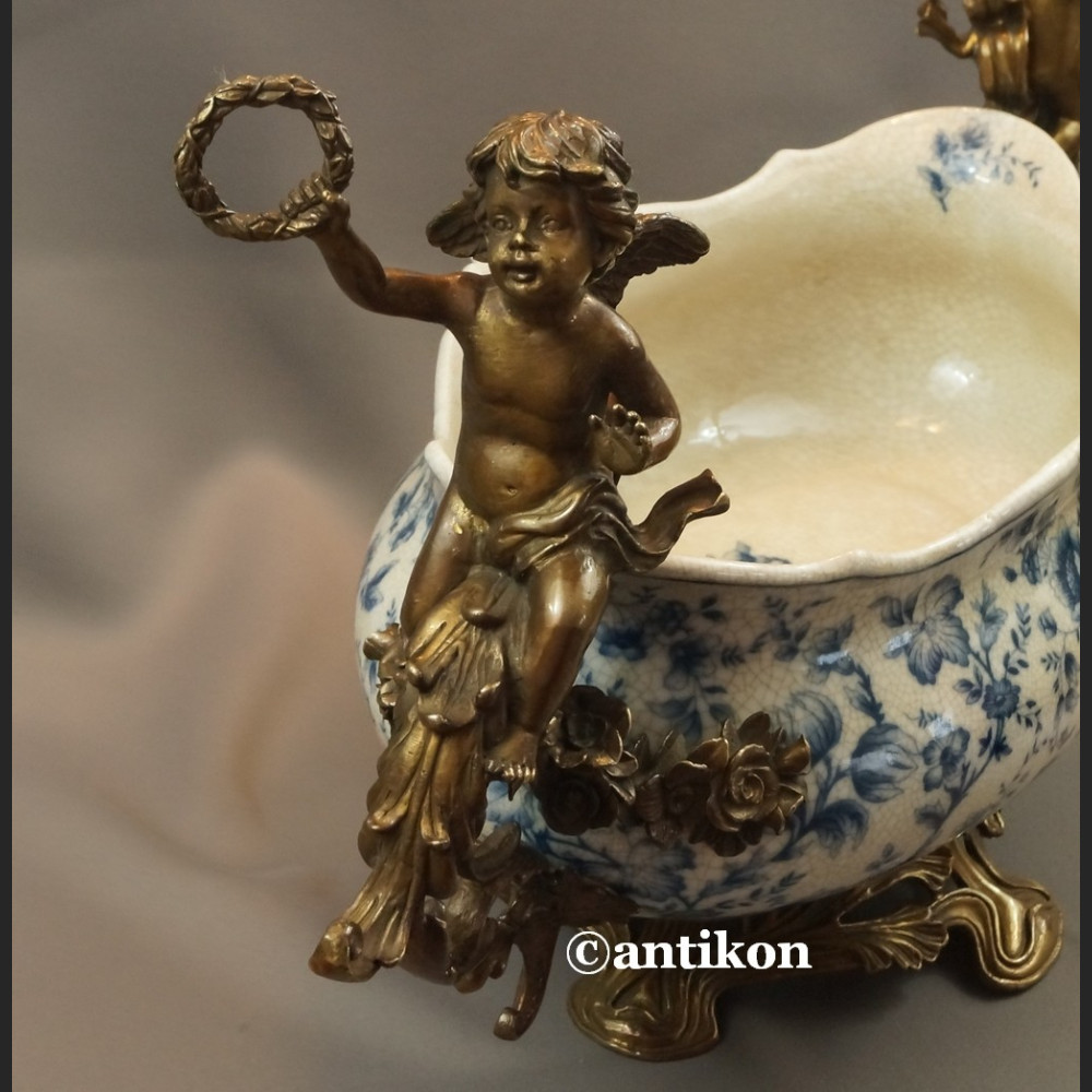 Patera porcelanowa wzór kobaltowy okuta brązem 
