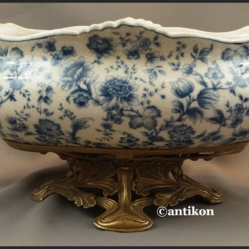 Patera porcelanowa wzór kobaltowy okuta brązem 