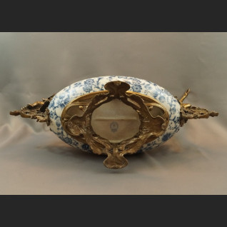 Patera porcelanowa wzór kobaltowy okuta brązem 