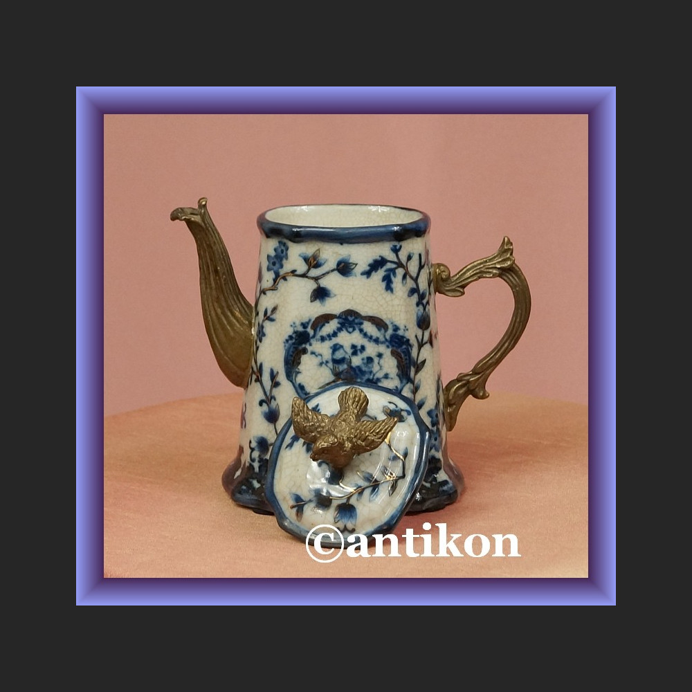 Prześliczny mały dzbanek kobaltowym wzorem Prześliczny mały dzbanek kobaltowym wzorem