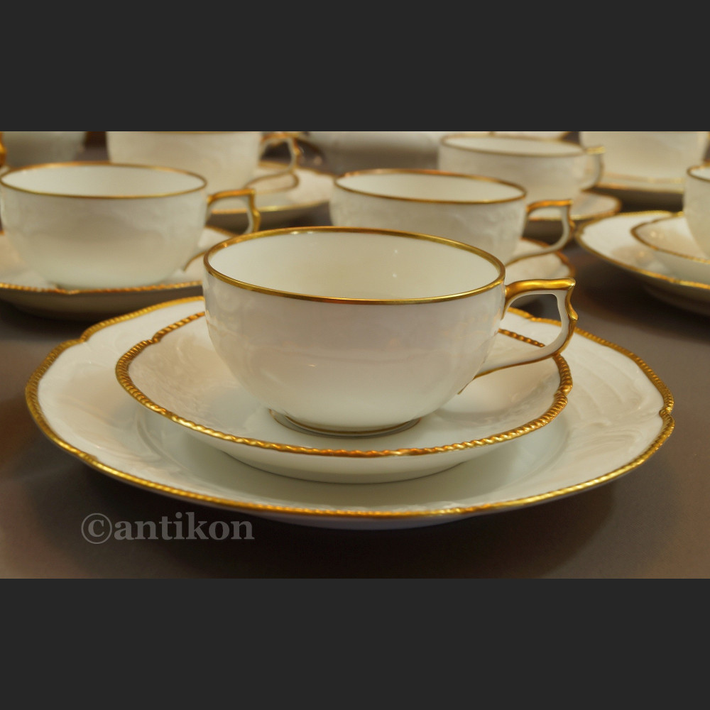 Serwis Rosenthal Sanssouci 12 osobowy biały do herbaty lata 40 XX w Serwis Rosenthal Sanssouci 12 osobowy biały do herbaty lata 40 XX w