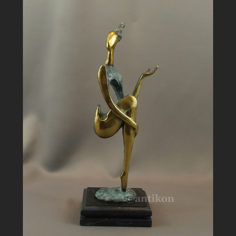 Rzeźba modernistyczna z brązu kobieta siedząca Rzeźba modernistyczna z brązu kobieta siedząca