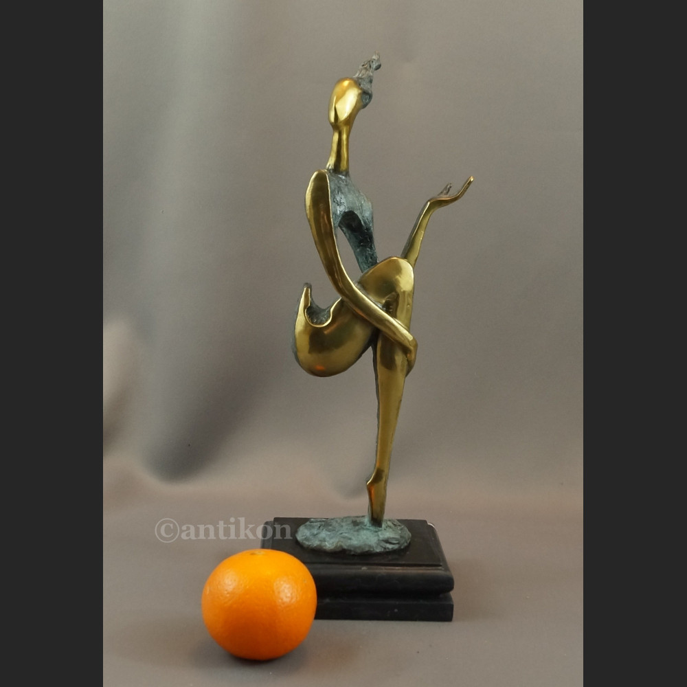 Rzeźba modernistyczna z brązu kobieta siedząca Rzeźba modernistyczna z brązu kobieta siedząca