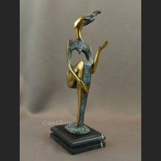 Rzeźba modernistyczna z brązu kobieta siedząca Rzeźba modernistyczna z brązu kobieta siedząca