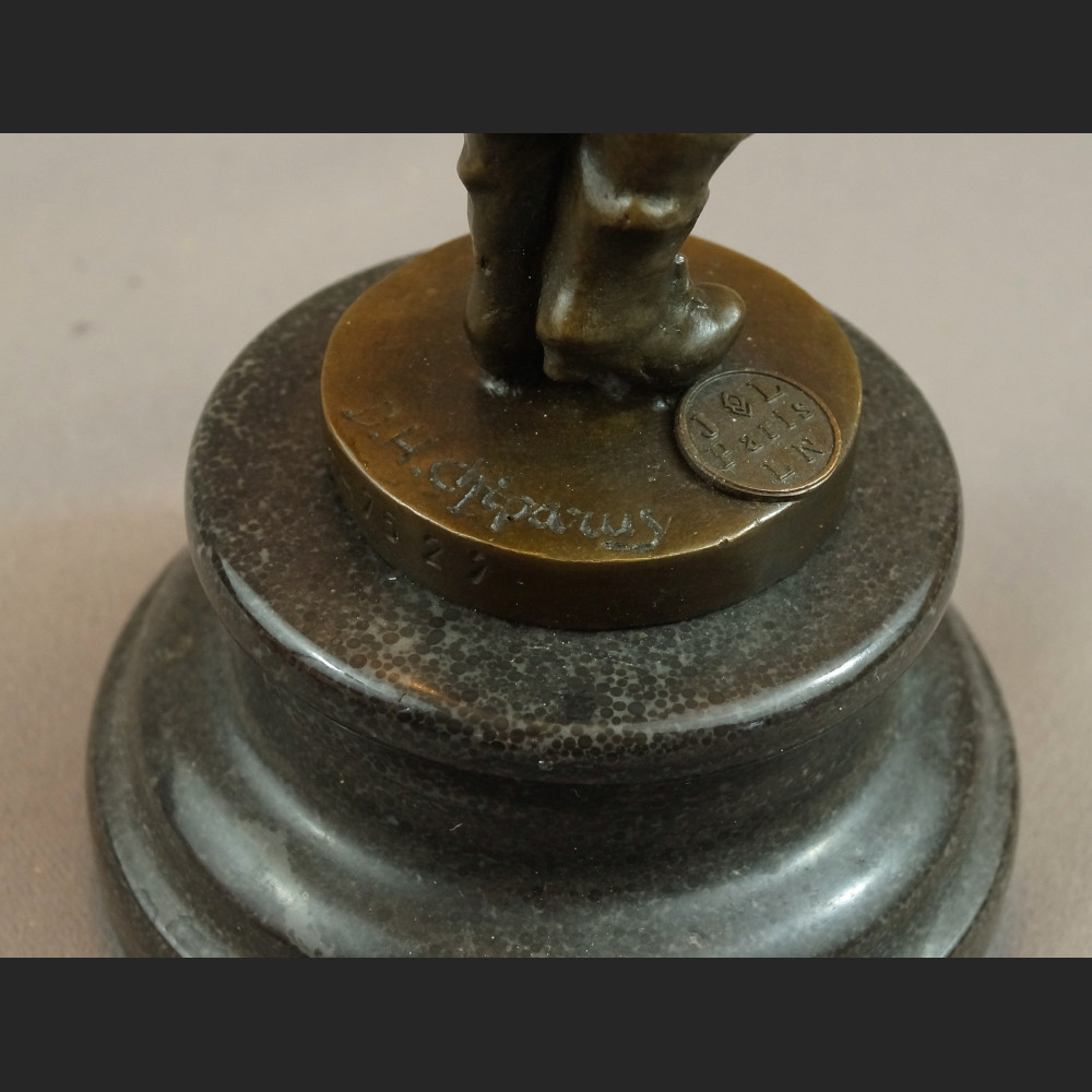 Grajek chłopiec grający na harmonii Art Deco prawdziwy brąz sygnowana rzeźba