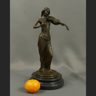 Rzeźba Skrzypaczka figurka z brązu piękna 