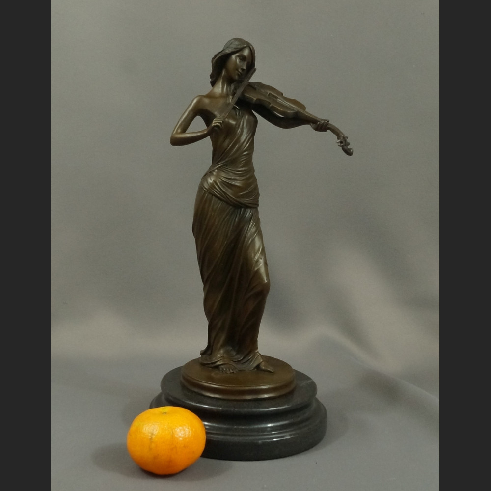 Rzeźba Skrzypaczka figurka z brązu piękna 