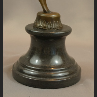 Rzeźba z brązu duża Tanceka z obręczami