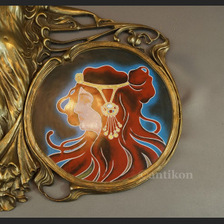 Secesyjna figura taca rzeźba z aniołem Secesyjna figura taca rzeźba z aniołem