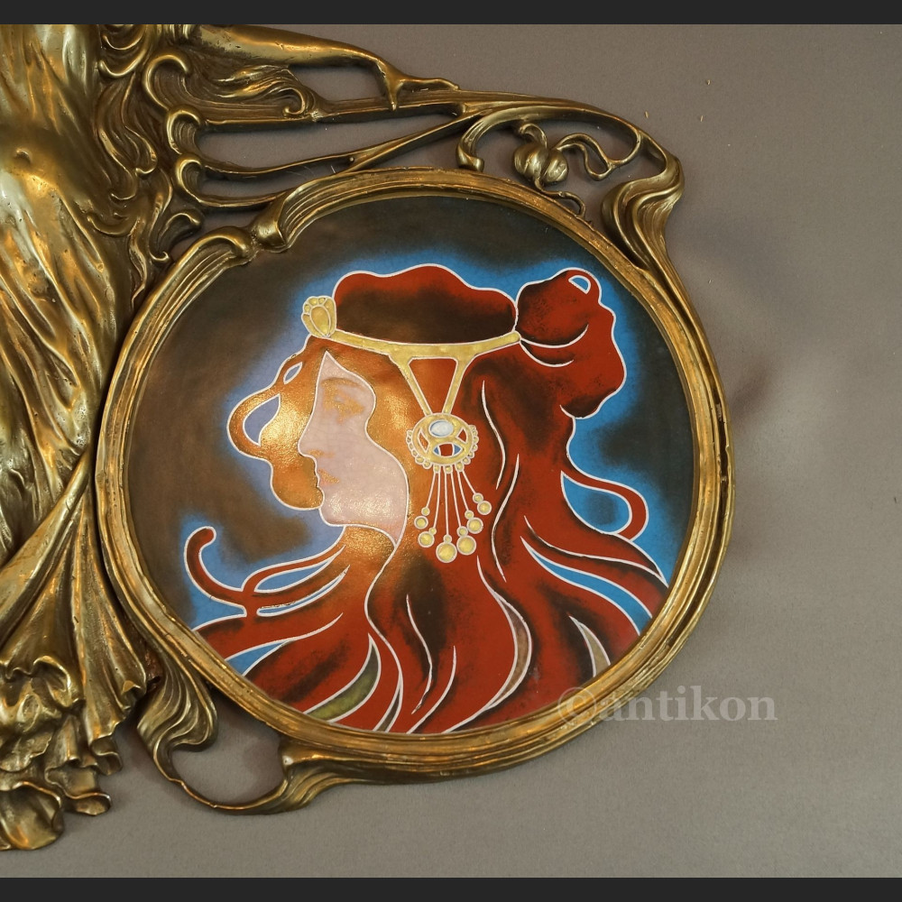 Secesyjna figura taca rzeźba z aniołem Secesyjna figura taca rzeźba z aniołem