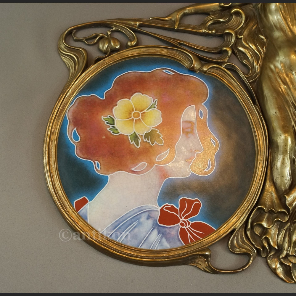 Secesyjna figura taca rzeźba z aniołem Secesyjna figura taca rzeźba z aniołem