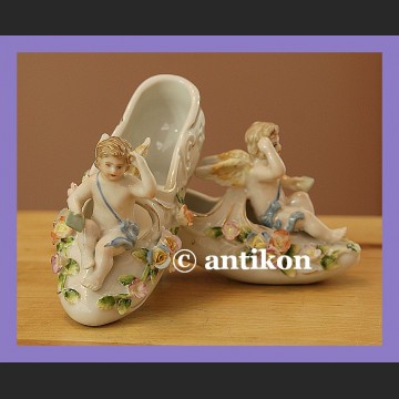 Porcelanowe pantofelki zachwycająca figurka z porcelany