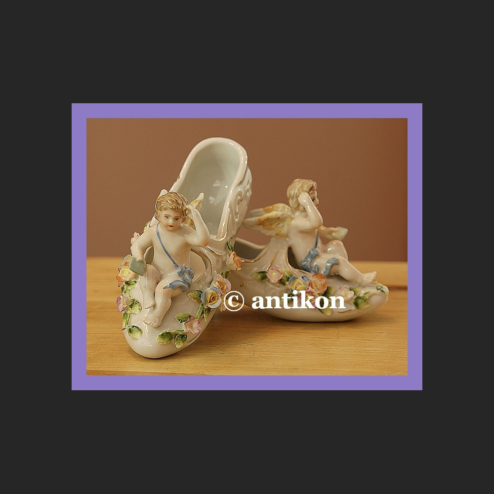 Porcelanowe pantofelki zachwycająca figurka z porcelany