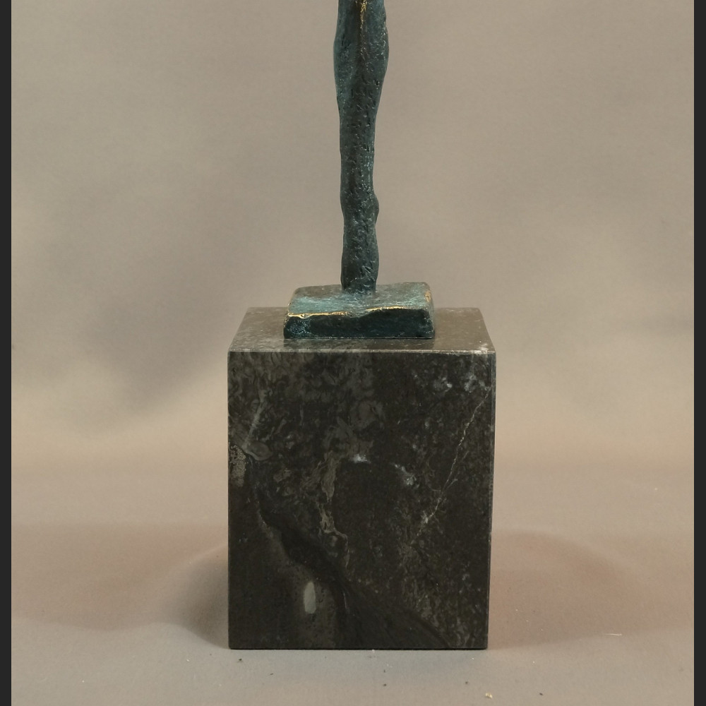 Rzeźba modernistyczna z brązu Królowa Tańca 