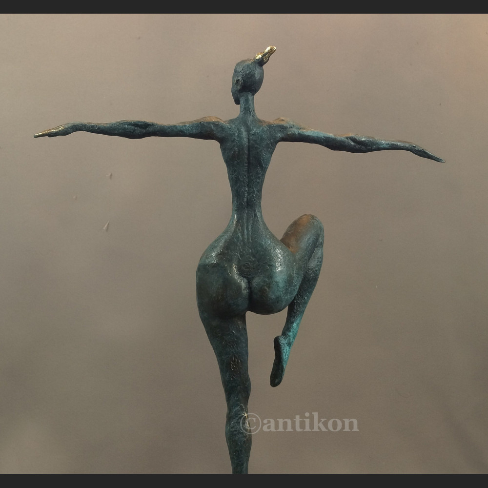 Rzeźba modernistyczna z brązu Królowa Tańca 