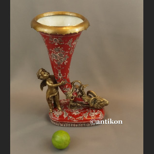 Róg obfitości w barokowym stylu 